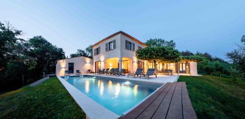 Le mas du roulier, villa provençale chic, 320m2 au calme avec vue 180 sur puy de Dôme