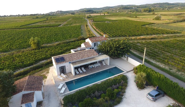 Le mas du Sécheron 4 bedrooms 4 bathrooms Heated swimming pool 17m Full air-conditioning