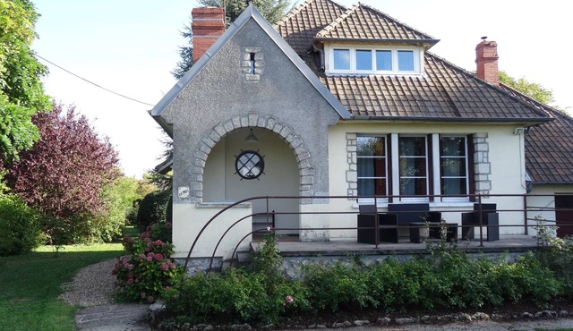 Le Mas: house facing the Loire in a fenced garden in Muides-sur-Loire