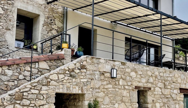 Le Mas Les Vignals gîtes and events, pool view