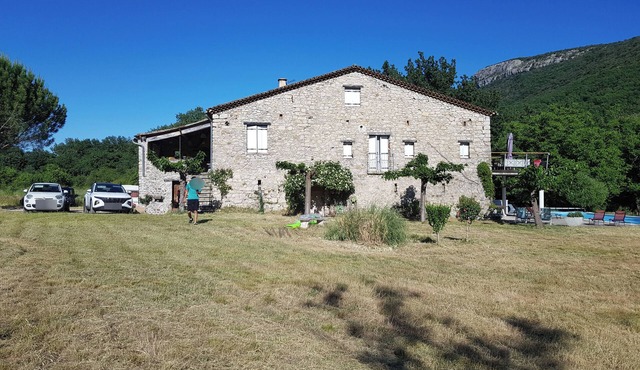 LE MAS ROUX, surrounded by nature, heated swimming pool, 5 bedrooms