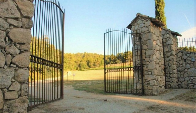 Le Mas Sérénité Sunflower & Rose Suite