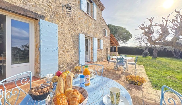 Le Mas Valou, villa with private pool in Tourrettes