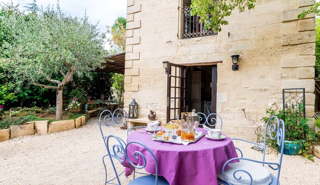 Le Mazet Authentique à Uzès, Clim, Piscine, Jardin, Wifi, Ideal Couple