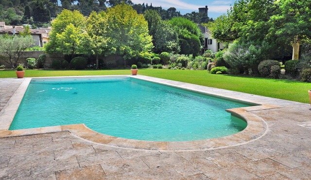 Le Mazet D'Estelan Et Son Anne