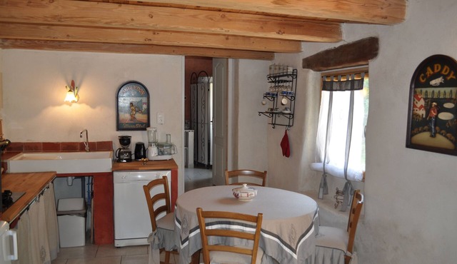 "Le Mazet" Lodging in carractère house eighteenth garden, pool