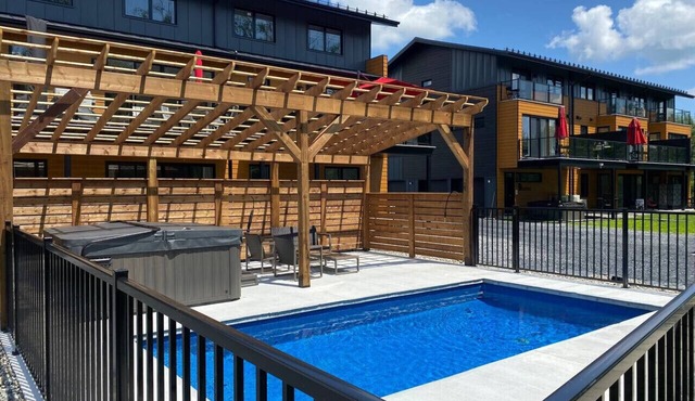 Le Memph Hirondelle: confortable luminous 3 bedrooms pool spas lake Memphrémagog