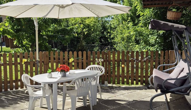 Le Mimose Holiday House - Apartment in Villa 10 minutes from Lake Como.