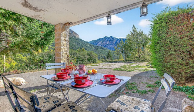 Le Montagn'art Cottage with Mountain View, Shared Terrace, and Wi-Fi