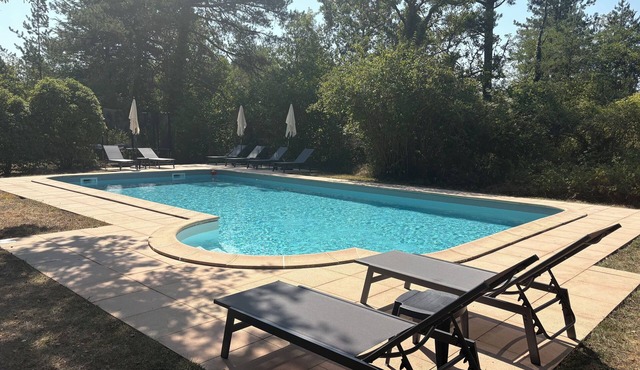 Le moulin à vent, large house for 12 people in Charente with swimming pool.