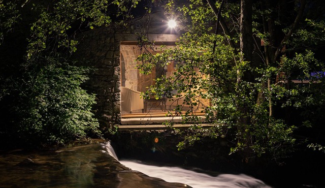 Le moulin au bord de la cascade - JACUZZI - SWIMMING POOL 1 hour from Lyon