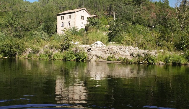 Le Moulin des Salelles, 3 Gîtes en Bord de Rivière, Plage Privée Baignade Canoës