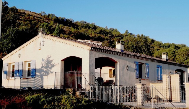 Le Murier : Grote Vakantiewoning Type 2 Onder 1 dak met Privé Zwembad