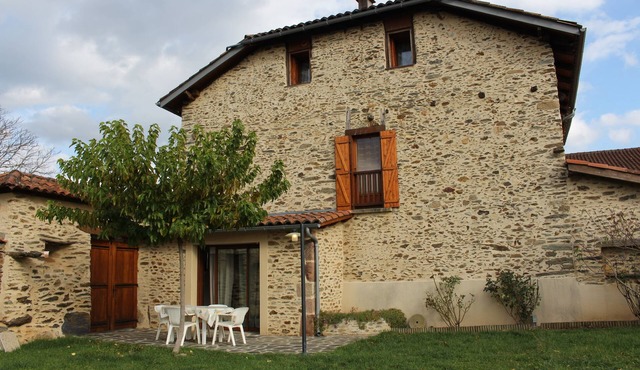 Le Murier" village house for 6 people