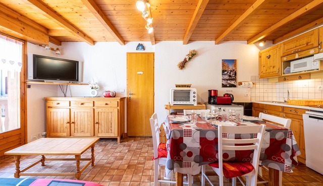 Le Névé - Two Bedroom Apartment, Sleeps 6