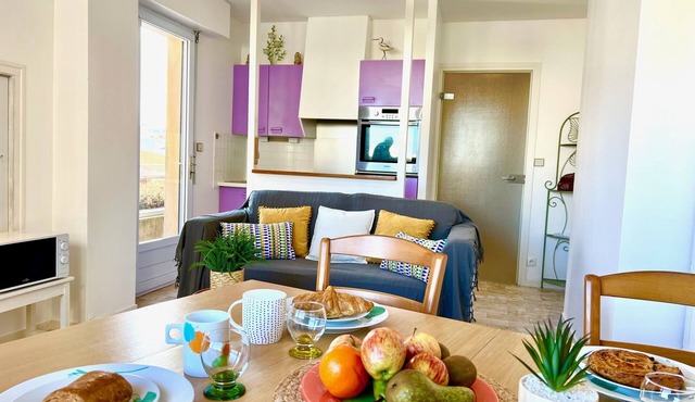 Le Nautile Overlooking the Bay of Les Sables!