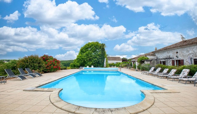 Le Nid – Charming Studio with Shared Pool and Panoramic View of the Dordogne