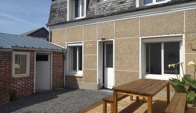 Le Nid Colas", south courtyard/bicycles available