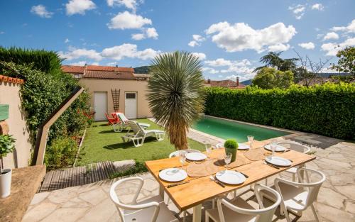 Le nid des ailes piscine jardin parking centre-ville