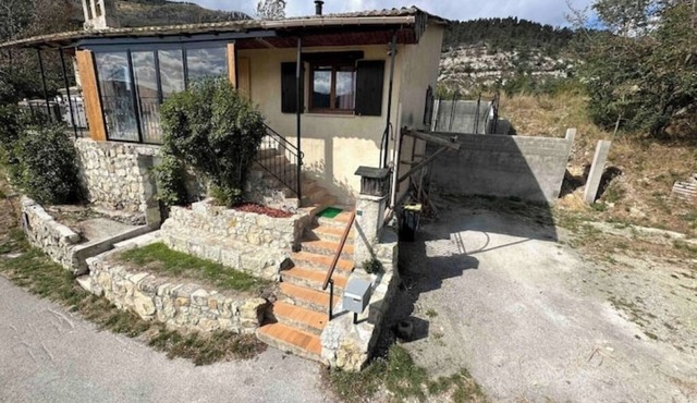 Le Nid des Amis, garden, pool and view