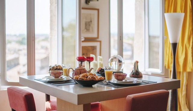 Le Nid Exotique: views over the rooftops of the city center