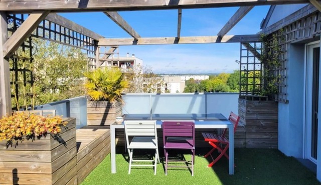 Le Nid: modern rooftop overlooking the city