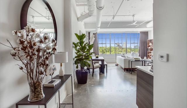 Le Noir Et Blanc by Atlanta Luxury Rentals