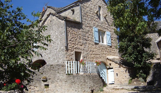 "le NOYER "caussenarde house near Millau parc reg. des Grands Causses