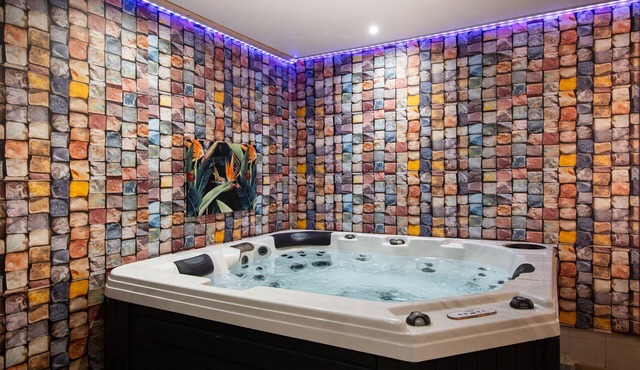 Le Noyer Romantic lodging with private spa