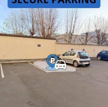 Le nuage de la gare - Private parking