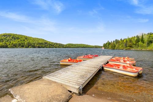 Le P'tit Bonheur - Plage avec embarcations