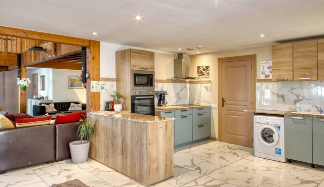 Le Paradis 30 km from Clermont-Ferrand, at the entrance of Orcival, charming town.