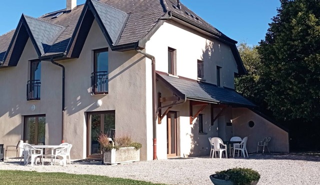 'Le Paradis de Bornachon': Country Cottage with Mountain Views