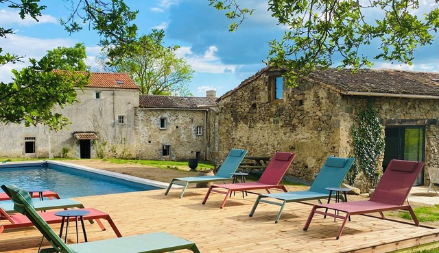 Le Parc 79 - Farmhouse & gite with 12x5m pool and 6 acres of private land