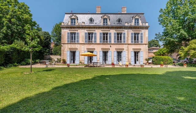 Le Parc - Estate with swimming pool in a park