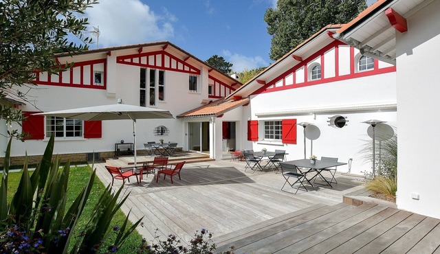 "Le Patio", remarkable listed villa, a haven of peace 300m from the beach