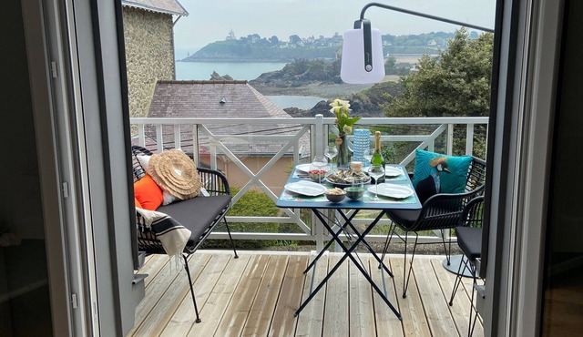 Le Pavillon Bleu: Unlimited sea view, direct access to the beach