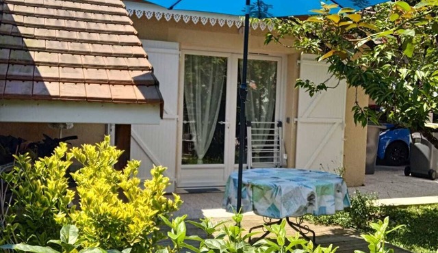 "Le Pesquit" large, fully-equipped 36m2 studio on one level: private terrace.