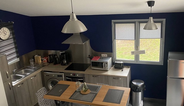 Le Petit Donjon, Charmante Petite Maison a 1 km de Lautoroute A75