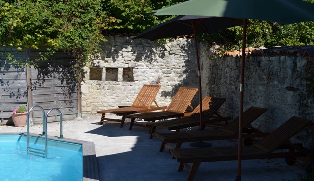 Le Petit Logis (1 Bedroom, Sleeps 2/4)