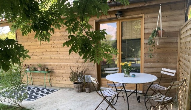 Le Petit Bordeaux in a quiet area 15 minutes from Bordeaux