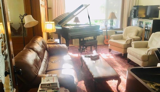 Le Petit Château Montebello B&B