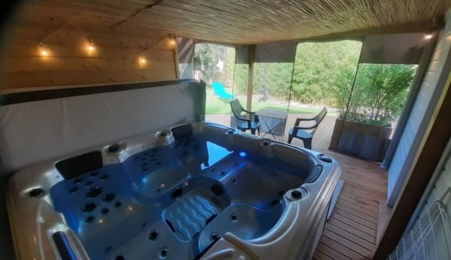 Le Petit Chalet Avec son Jacuzzi Couvert
