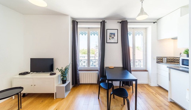 Le Petit Chaponnay - Charming Apartment for 2 near Saxe Gambetta