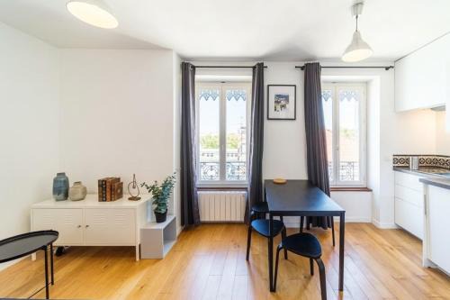 Le Petit Chaponnay - Charming Apartment for 2 near Saxe Gambetta