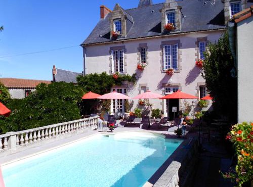 Le PETIT CHATEAU - Tiffauges proche Puy duFou