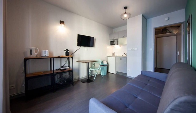 Le Petit Hector -studio cosy avec parking -Debourg
