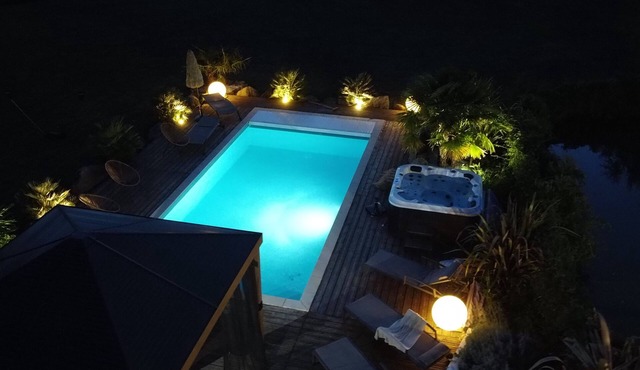 LE PETIT LAC house on 3 ha, swimming pool, jacuzzi, 2 ponds.12 people.