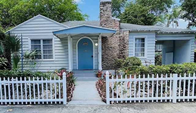 Le Petit Maison