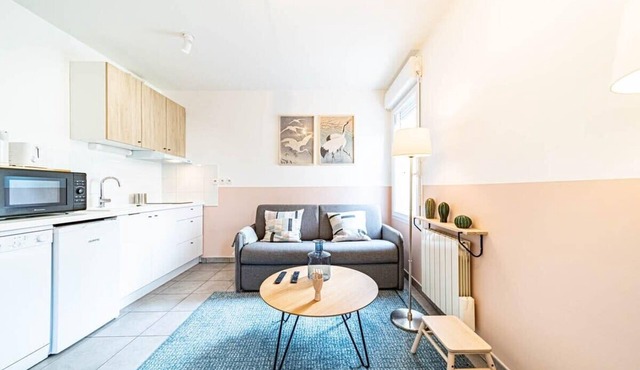 Le petit Montel- studio avec garage-métro Valmy